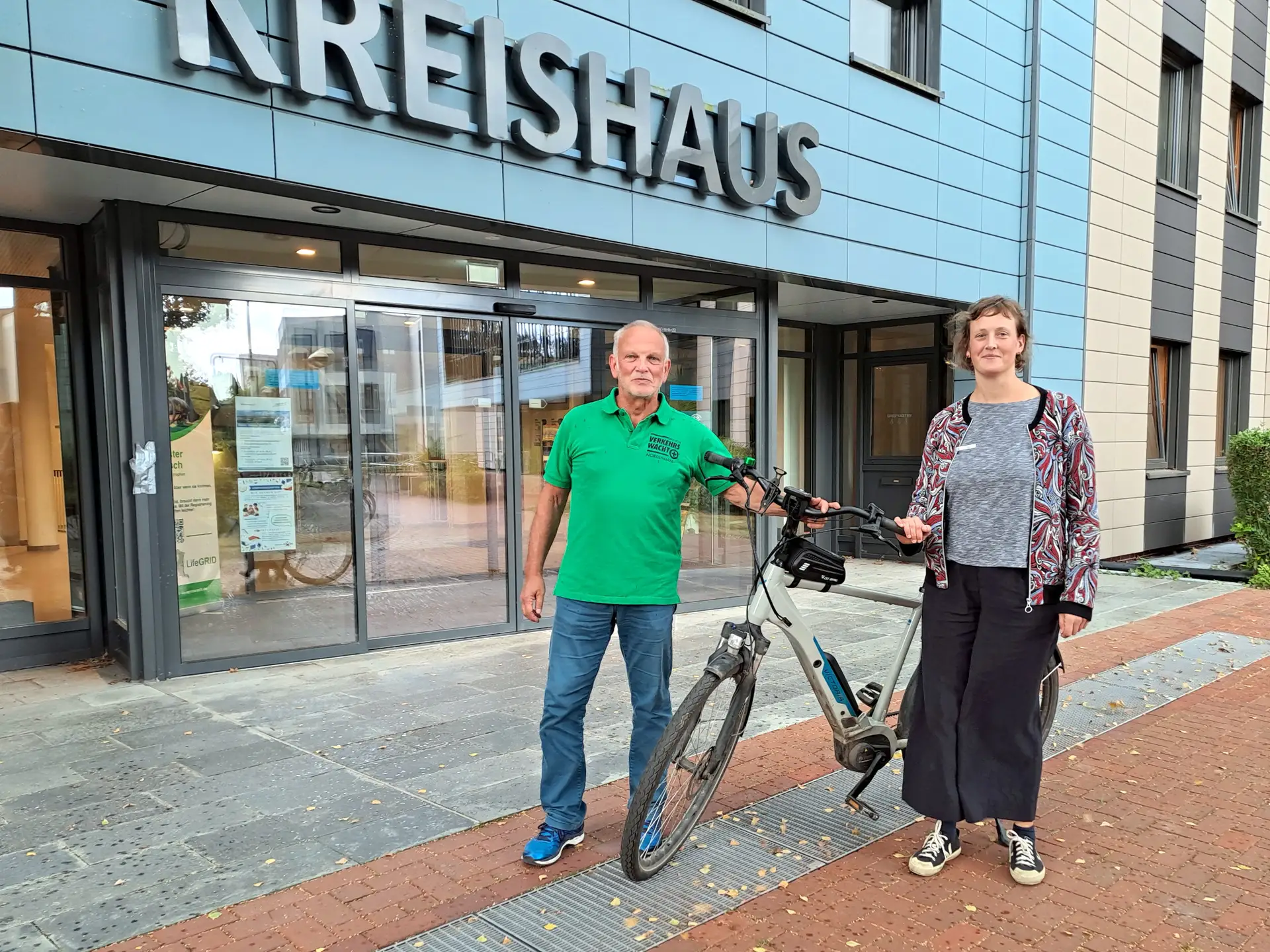 Jürgen Zimmer und Larissa Jaeger werben für das Verkehrstraining.