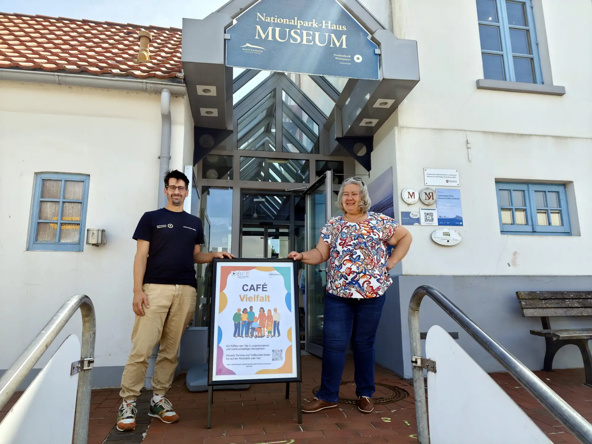Museumsleiter Christopher Dibke und Anita Herrmann freuen sich auf viele Gäste im Café Vielfalt.